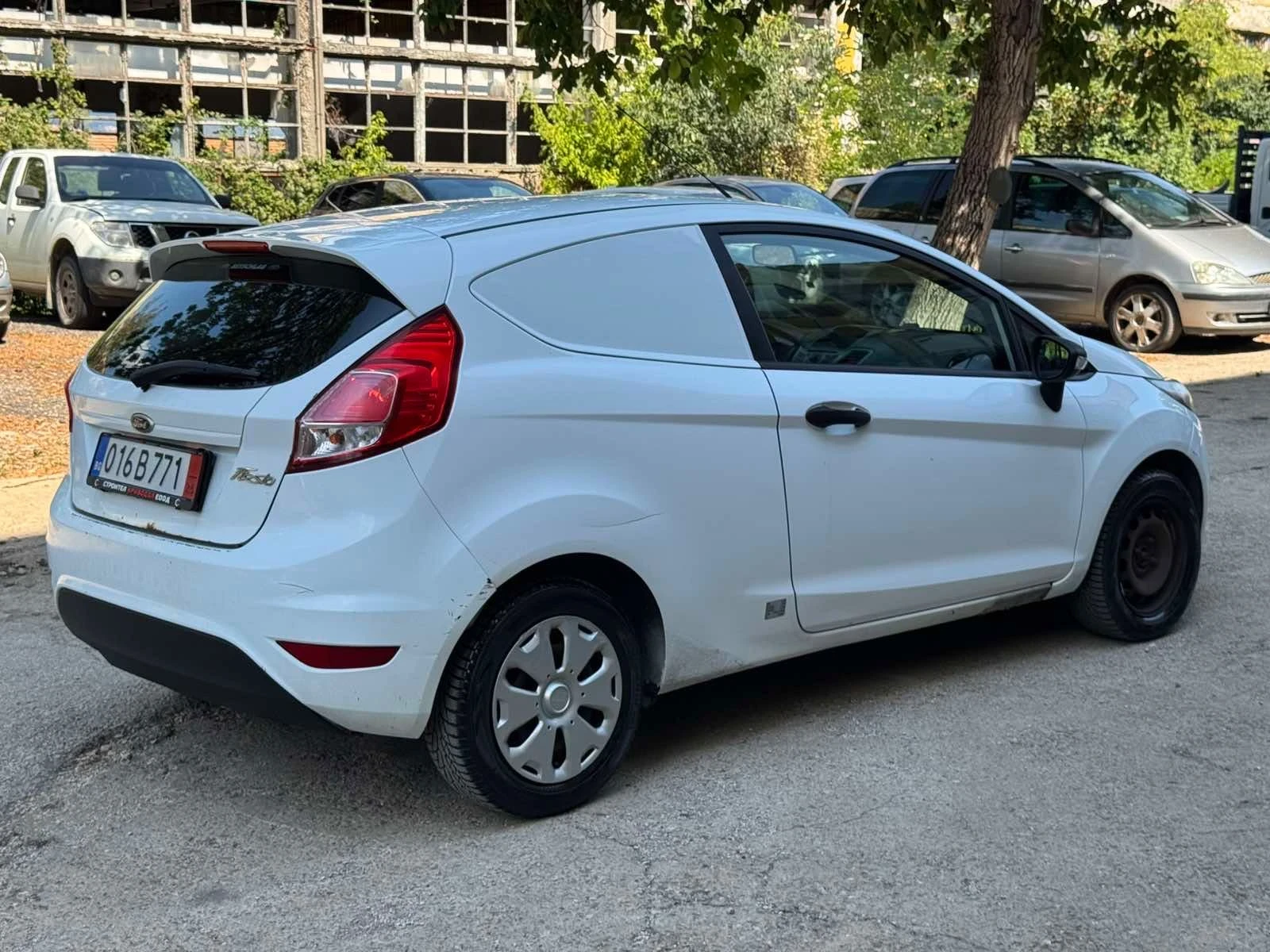 Ford Fiesta 1.5TdCi ТОВАРЕН АВТОМОБИЛ, снимка 4 - Автомобили и джипове - 55666210