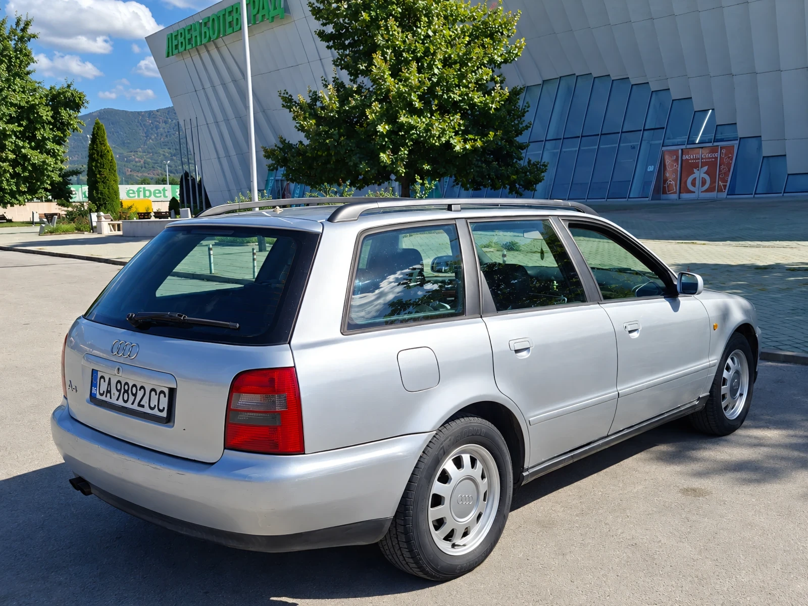 Audi A4  Газ, снимка 5 - Автомобили и джипове - 56070339