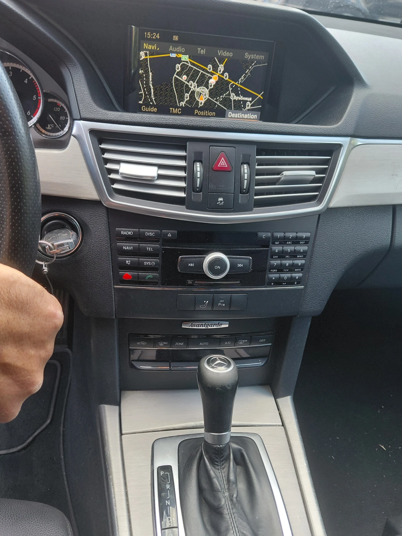 Mercedes-Benz E 250 Avangard, снимка 7 - Автомобили и джипове - 56238595