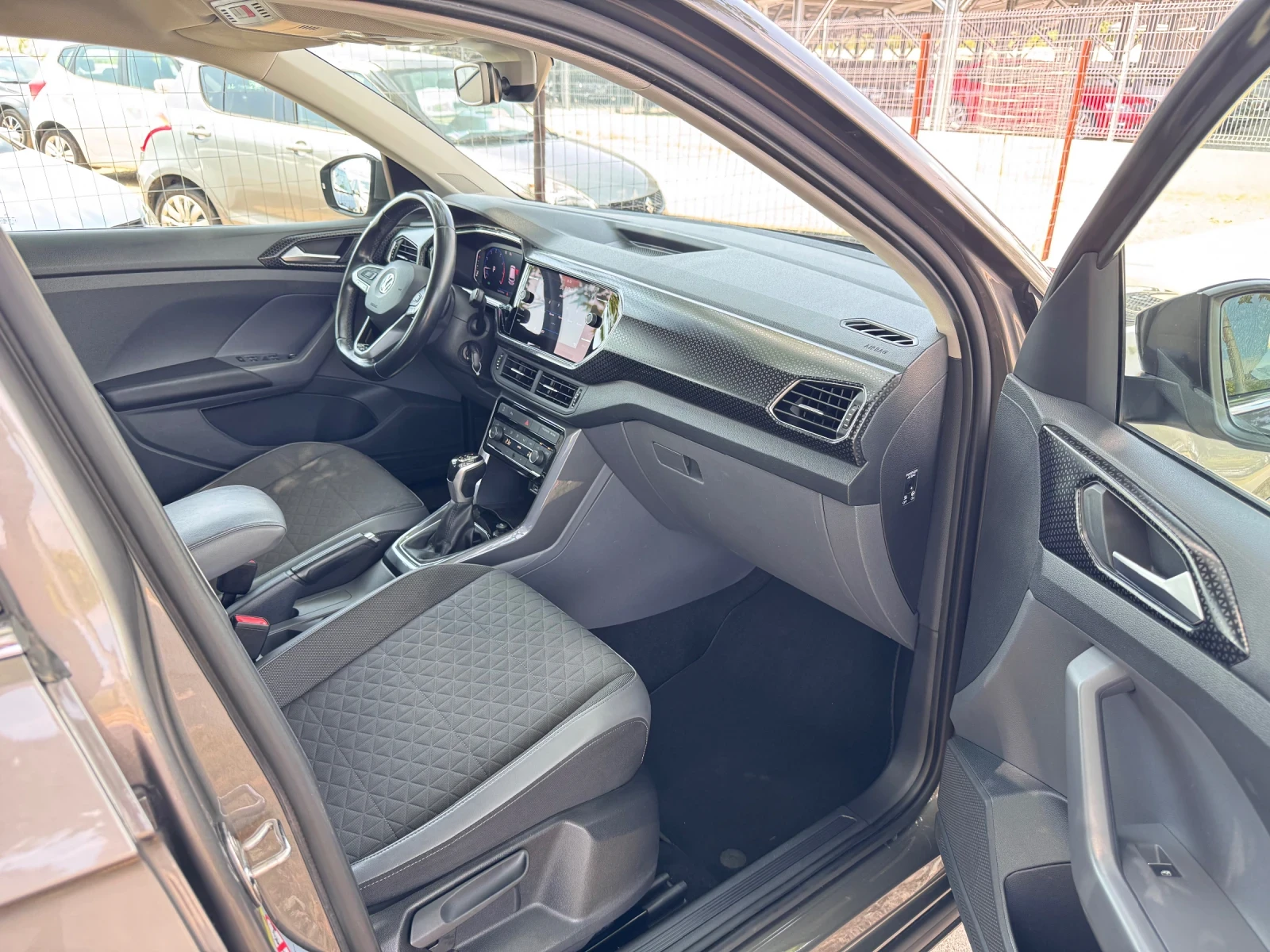 VW T-Cross 1.0TSI 115кс DSG * VIRTUAL* DISTRONIC* LED* КАМЕРА - изображение 9