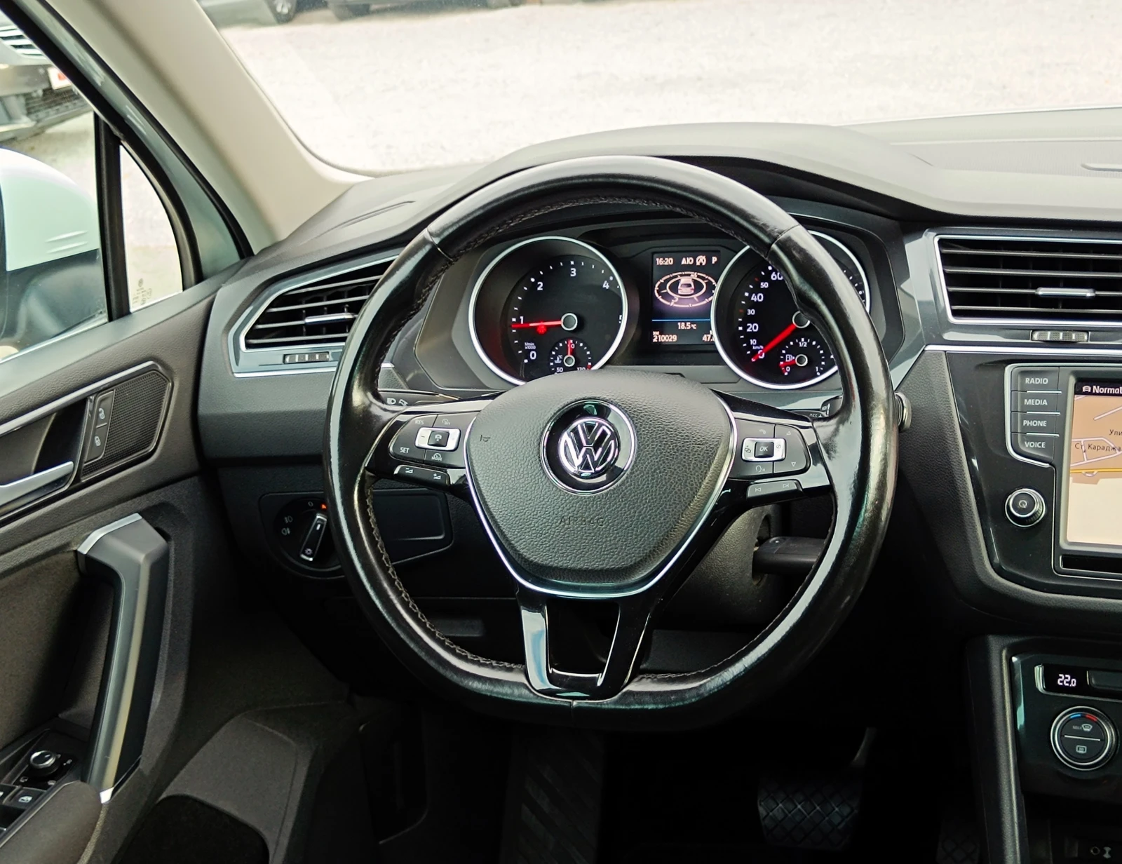 VW Tiguan 2.0 TDi* 4 Motion* DSG* NAVI* Distronic*  | Mobile.bg   12