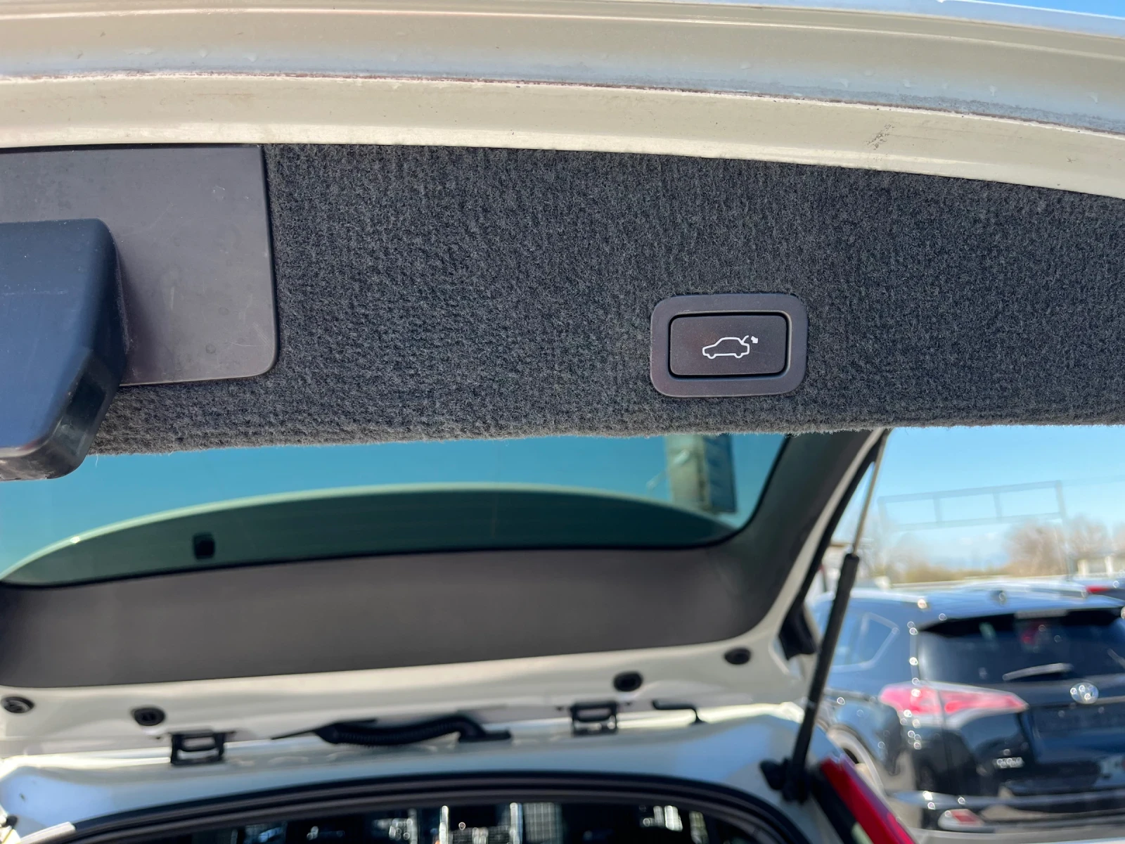 Volvo XC60 2.4 D4 AWD Панорамен люк, снимка 13 - Автомобили и джипове - 54109455