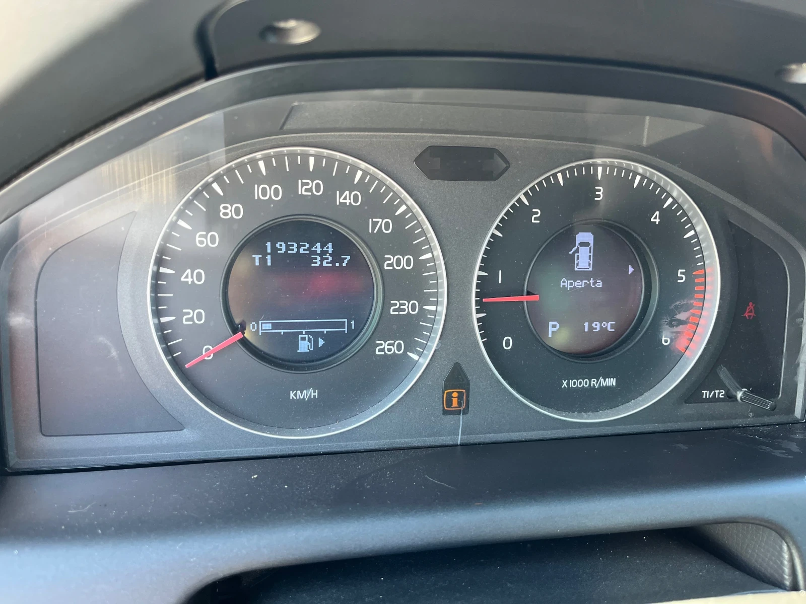 Volvo XC60 2.4 D4 AWD Панорамен люк, снимка 8 - Автомобили и джипове - 54109455