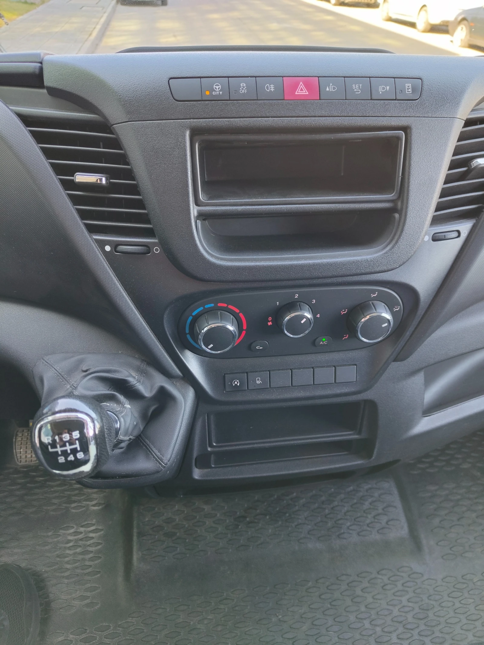 Iveco 35s12, снимка 11 - Бусове и автобуси - 53906516