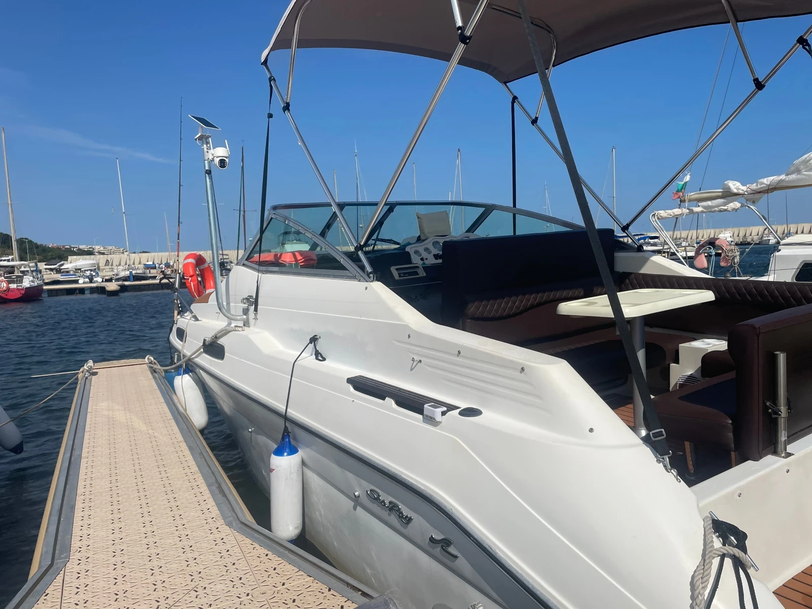 Моторна яхта Sea Ray 230, снимка 5 - Воден транспорт - 54002726