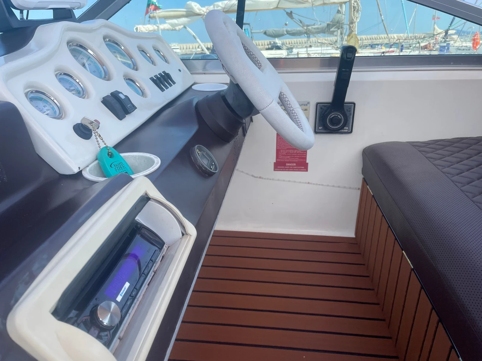 Моторна яхта Sea Ray 230, снимка 13 - Воден транспорт - 54002726