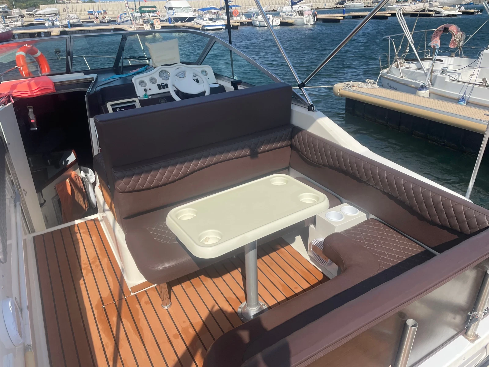 Моторна яхта Sea Ray 230, снимка 7 - Воден транспорт - 54002726