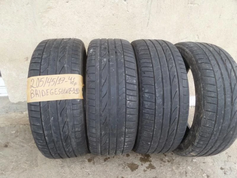 Гуми Летни 205/45R17, снимка 1 - Гуми и джанти - 17505483