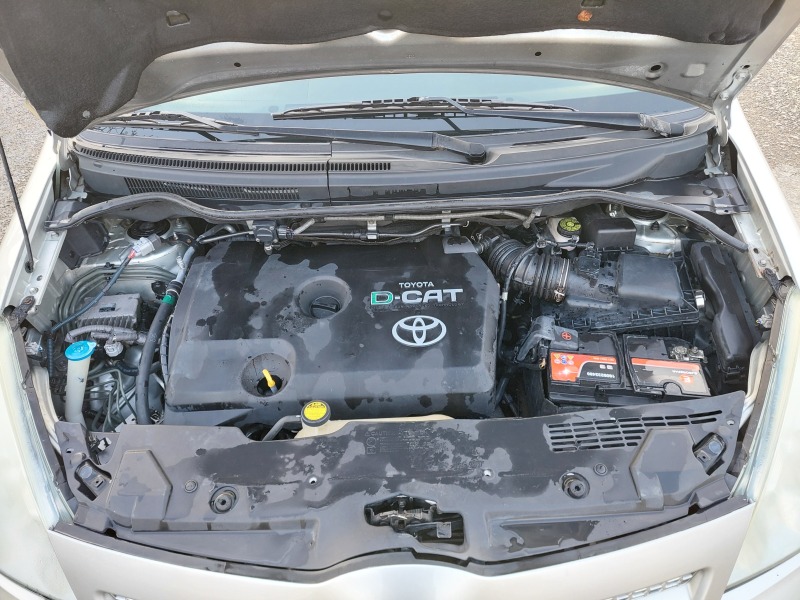 Toyota Corolla verso 2.2 D-CAT, снимка 6 - Автомобили и джипове - 46420055