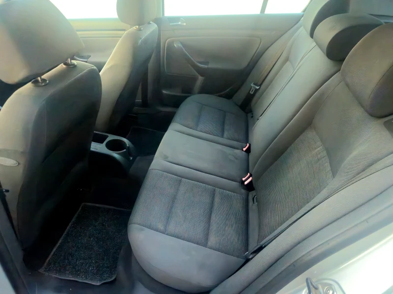 VW Golf V 1.9 105кс, снимка 9 - Автомобили и джипове - 53058672