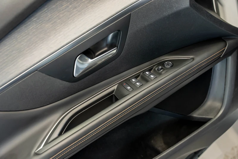 Peugeot 3008 GT, снимка 7 - Автомобили и джипове - 52850196