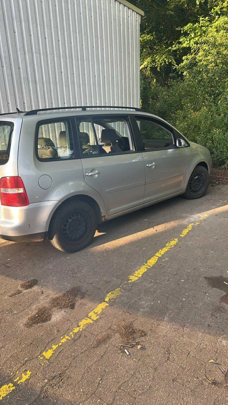 VW Touran 2.0 TDI, снимка 9 - Автомобили и джипове - 53434619