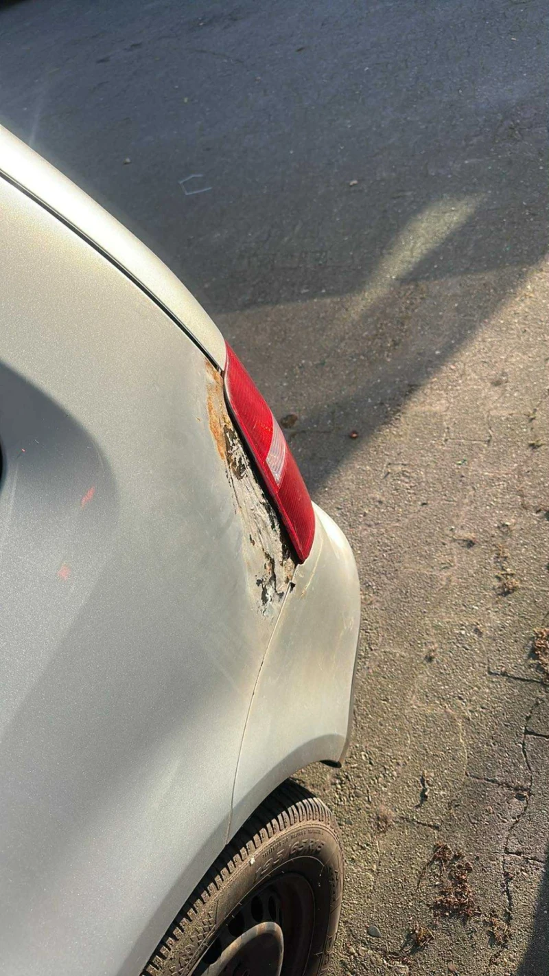 VW Touran 2.0 TDI, снимка 10 - Автомобили и джипове - 53434619