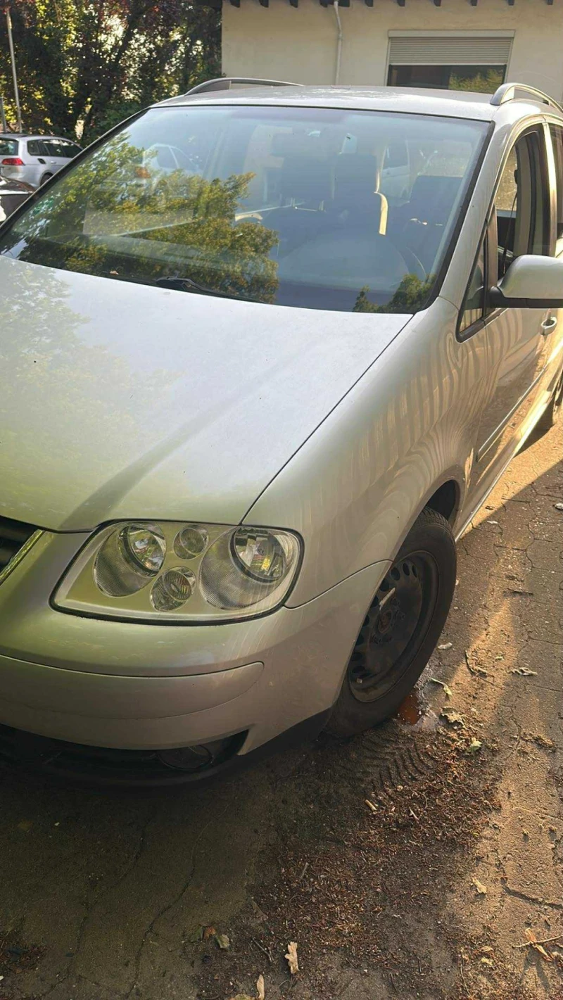 VW Touran 2.0 TDI, снимка 3 - Автомобили и джипове - 53434619