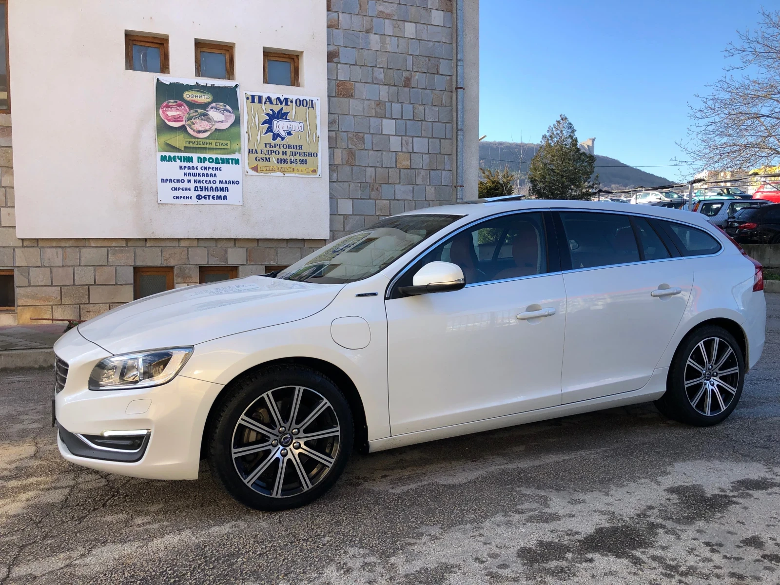 Volvo V60 2.4D6 AWD Plug-in Hybrid ПЕРЛА - изображение 6