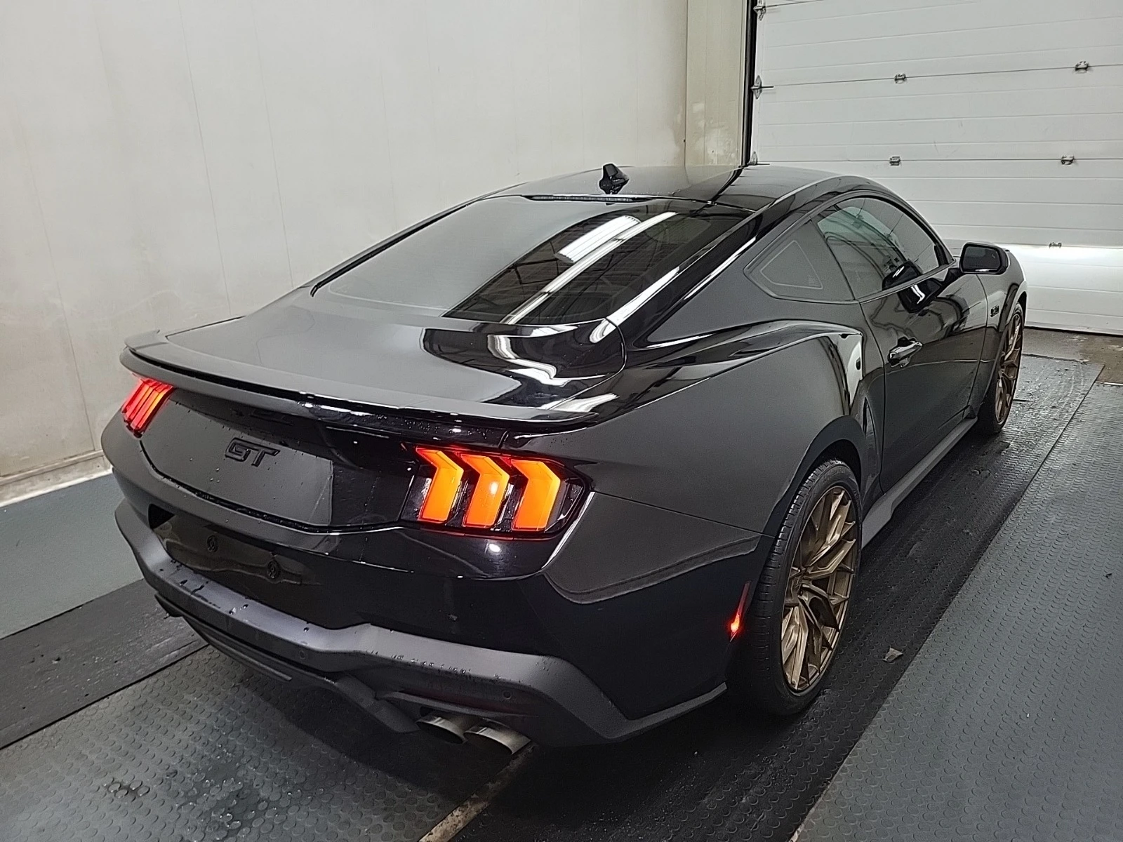 Ford Mustang GT * * РЪЧКА * * CARFAX * * АВТО КРЕДИТ * *  - изображение 6