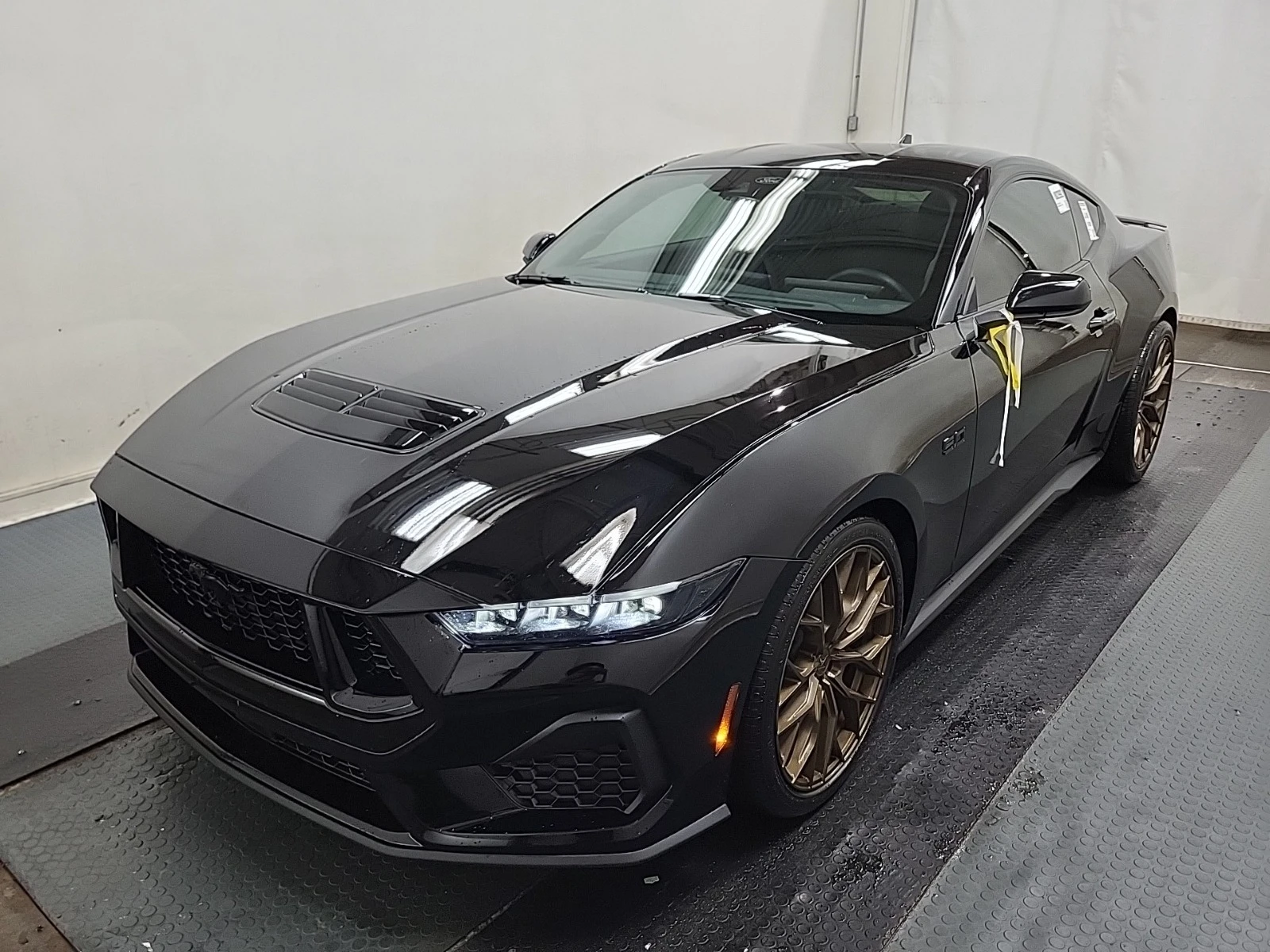 Ford Mustang GT * * РЪЧКА * * CARFAX * * АВТО КРЕДИТ * *  - изображение 2