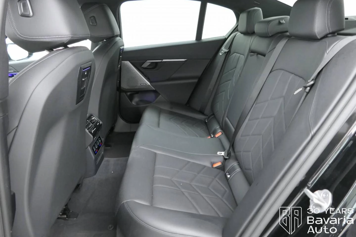 BMW 520 d M Sport Paket Steptronic - изображение 8