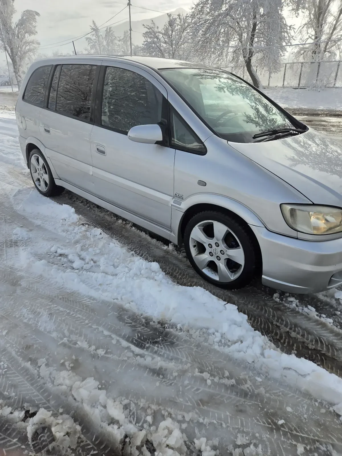 Opel Zafira 2.0 OPC LINE  - изображение 10