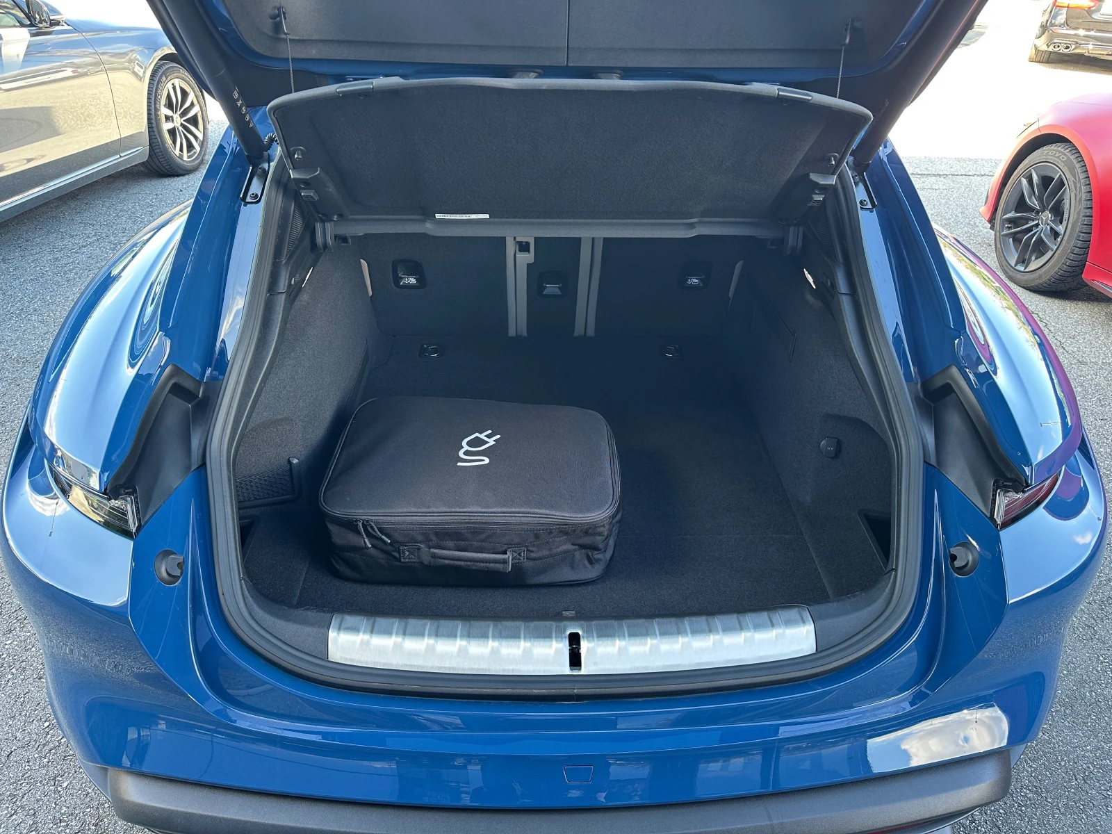 Porsche Taycan 4s обдухване завиваща ос BOSE, снимка 17 - Автомобили и джипове - 53950206