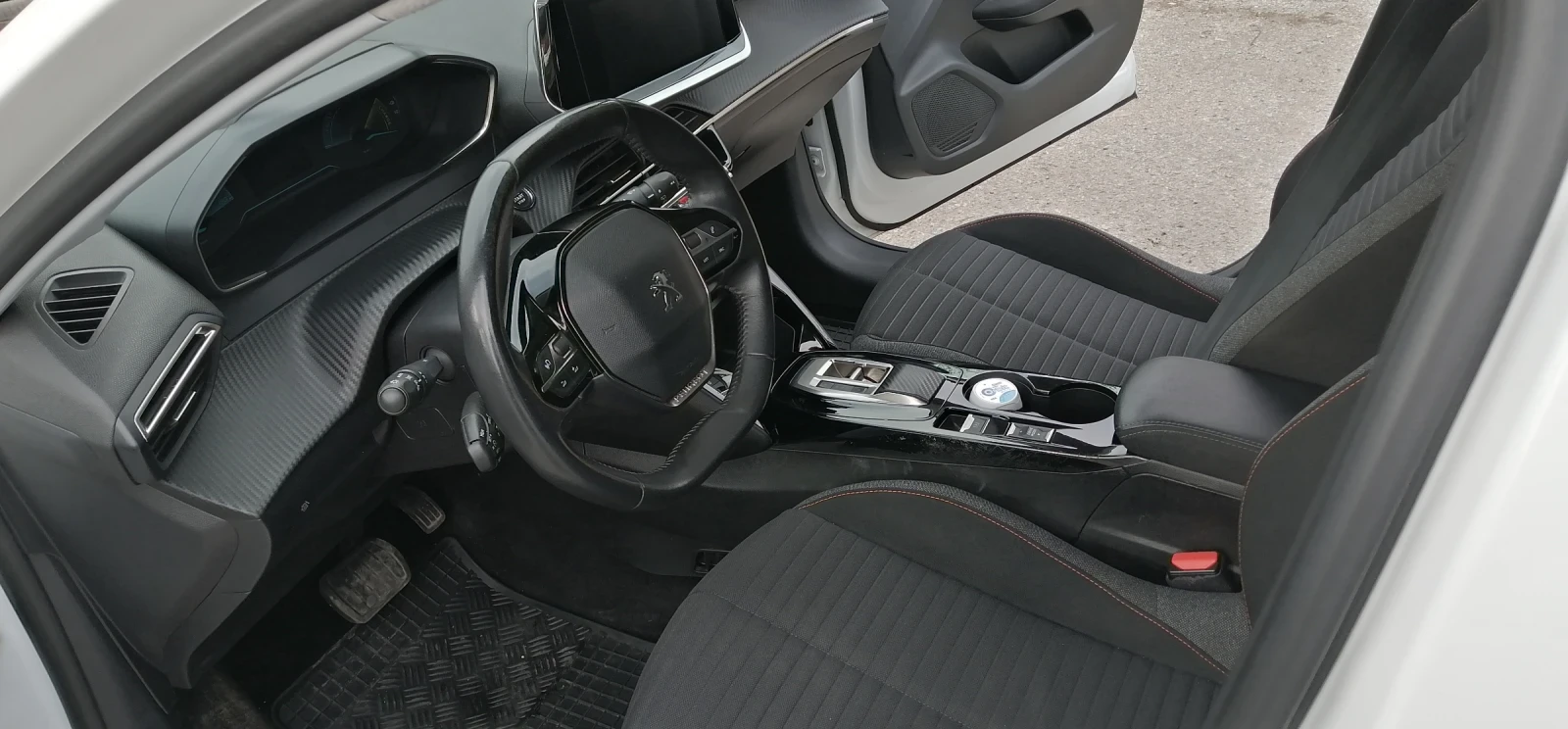 Peugeot 208 e 208, снимка 12 - Автомобили и джипове - 54085630