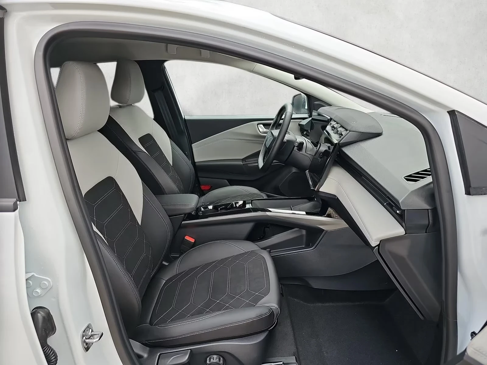 Ford Puma Gen-E PREMIUM 20km Matrix Winter-Pack Keyless B/O, снимка 11 - Автомобили и джипове - 54112697