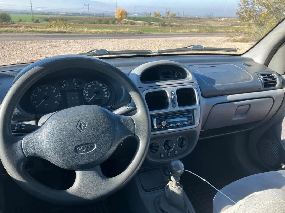 Renault Clio, снимка 6 - Автомобили и джипове - 54280593