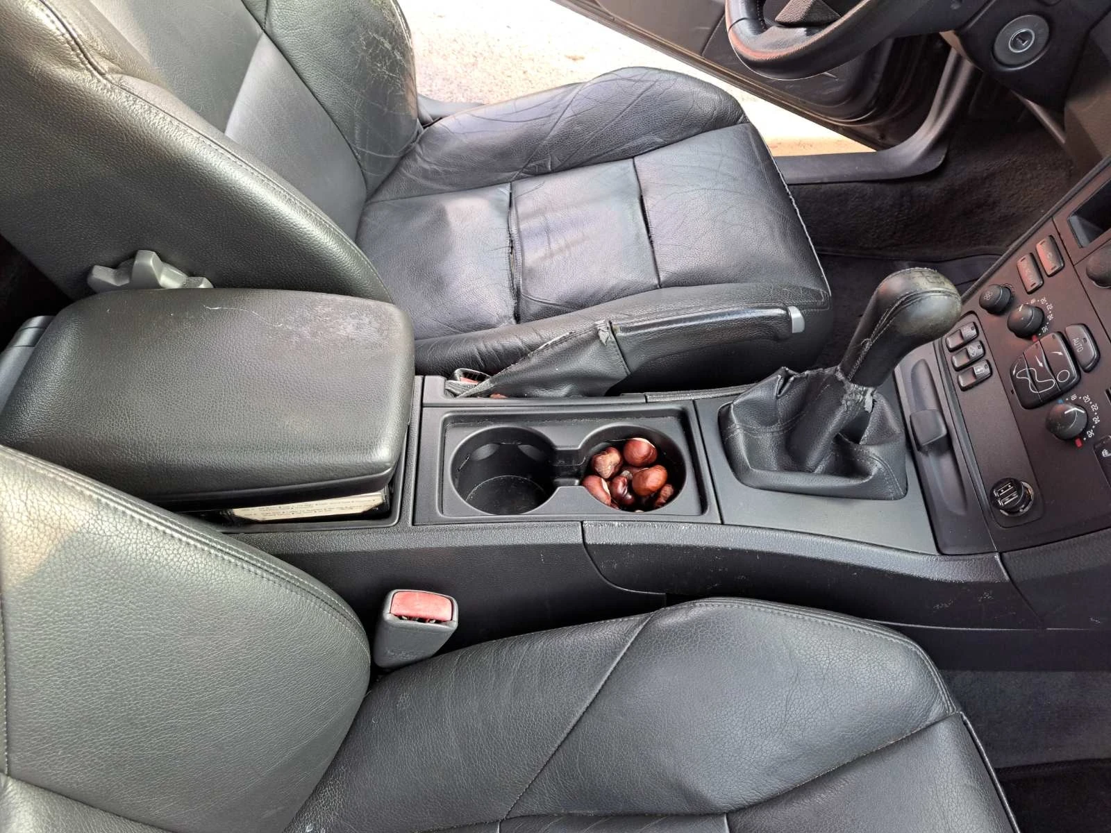 Volvo V70 2.4D5, снимка 9 - Автомобили и джипове - 54731817