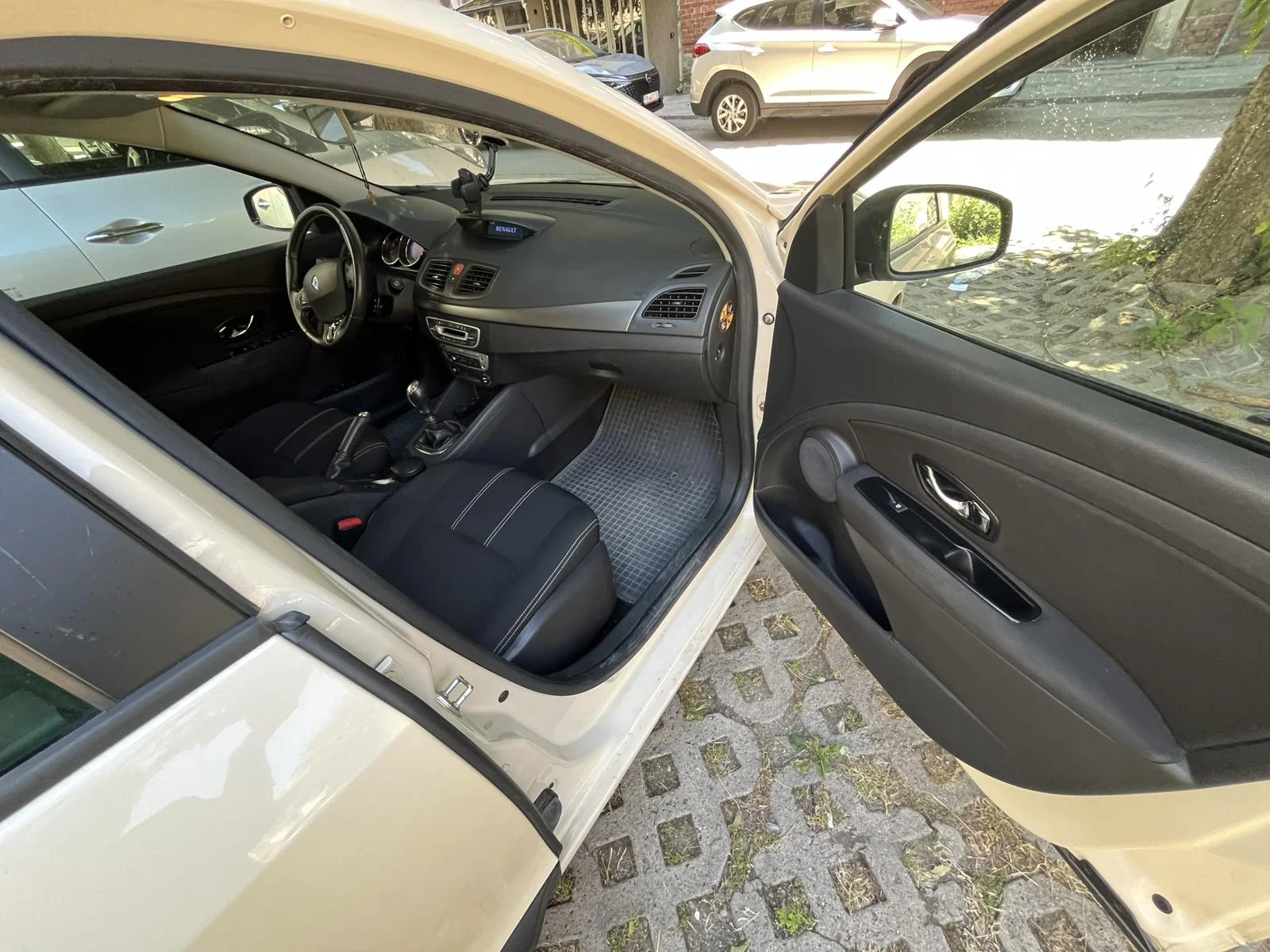 Renault Fluence, снимка 6 - Автомобили и джипове - 55586250