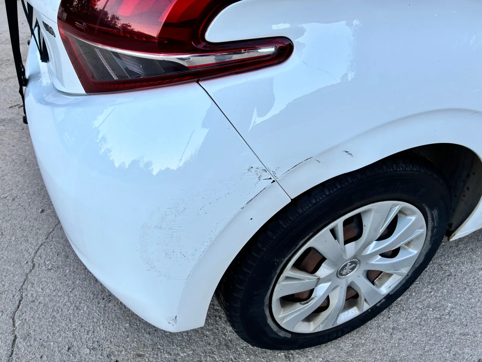 Peugeot 208, снимка 2 - Автомобили и джипове - 56339656