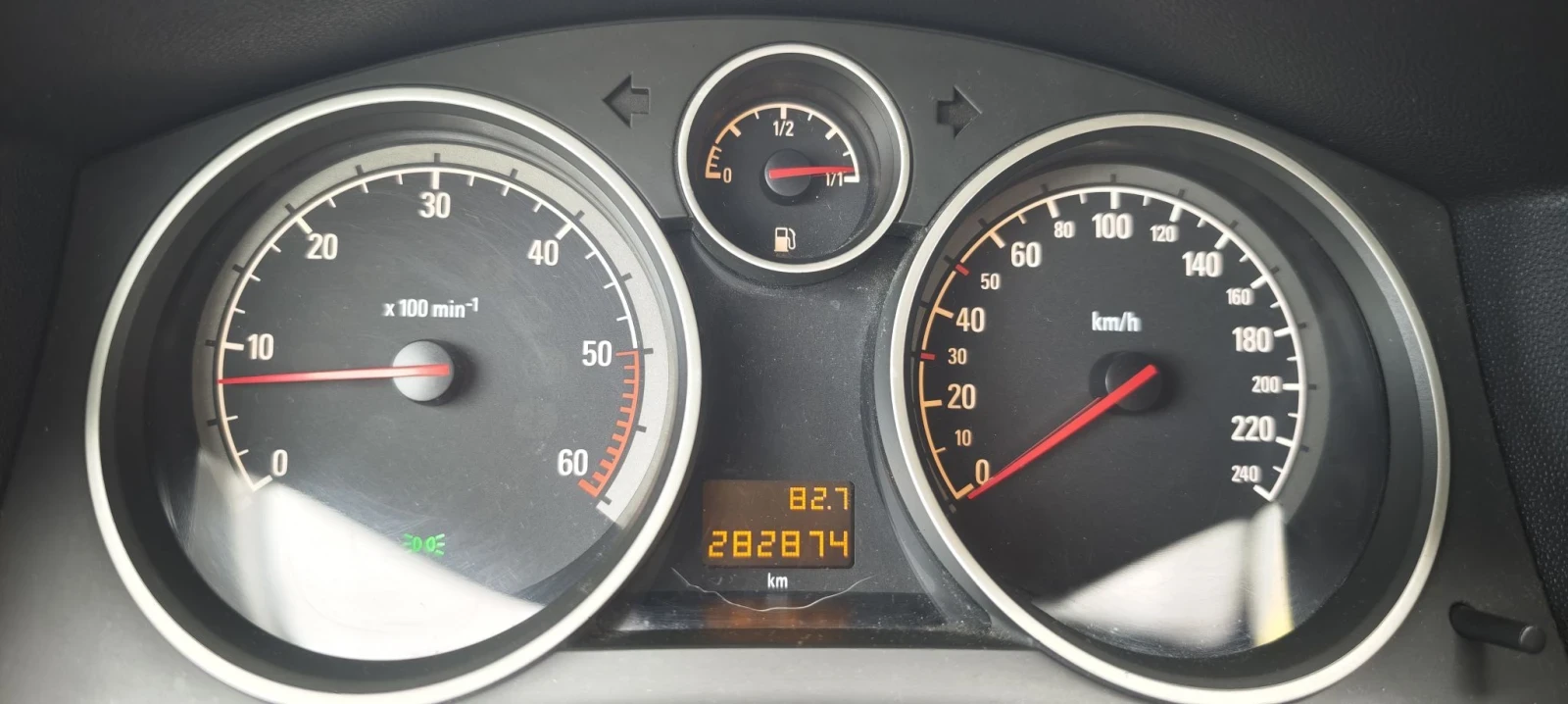 Opel Astra 1.9 CDTI, снимка 14 - Автомобили и джипове - 56737792