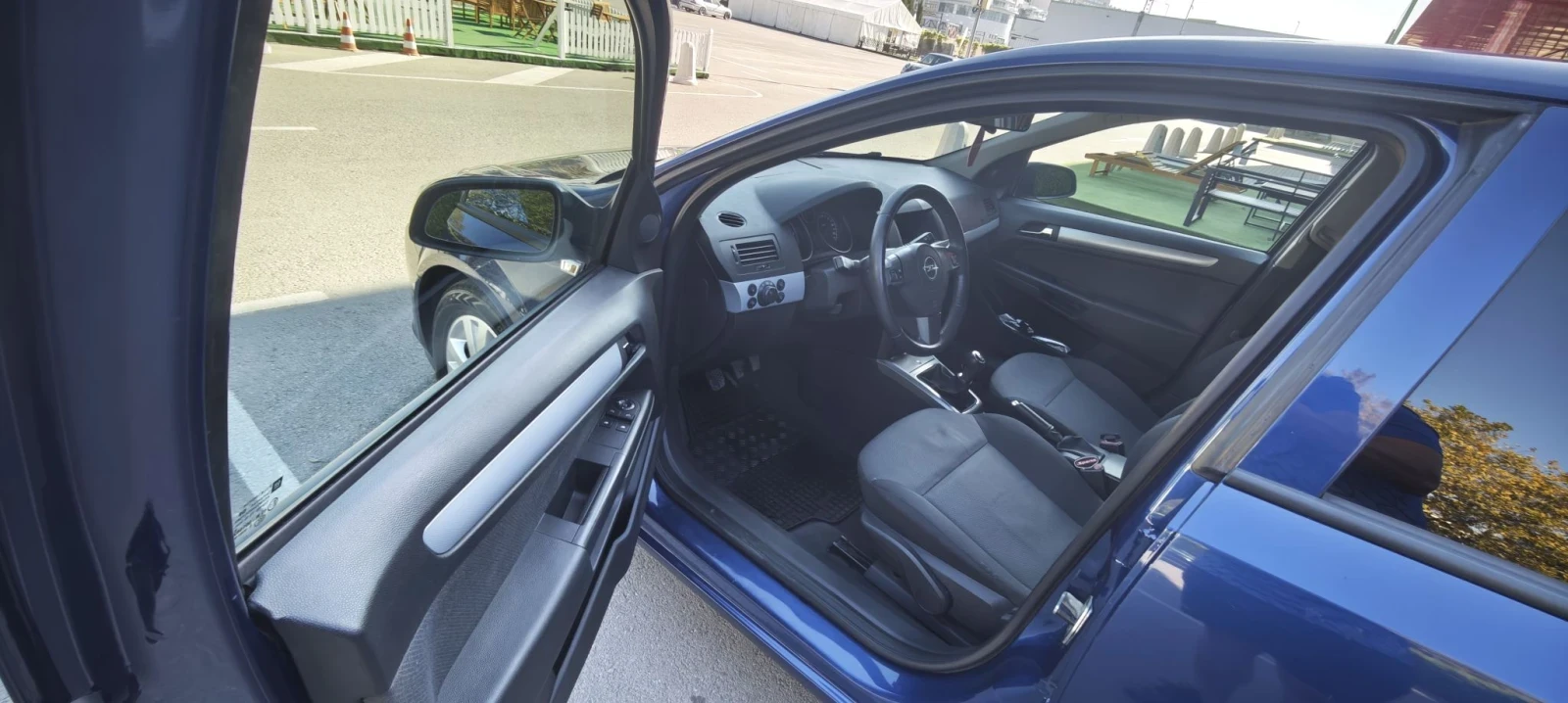 Opel Astra 1.9 CDTI, снимка 12 - Автомобили и джипове - 56737792