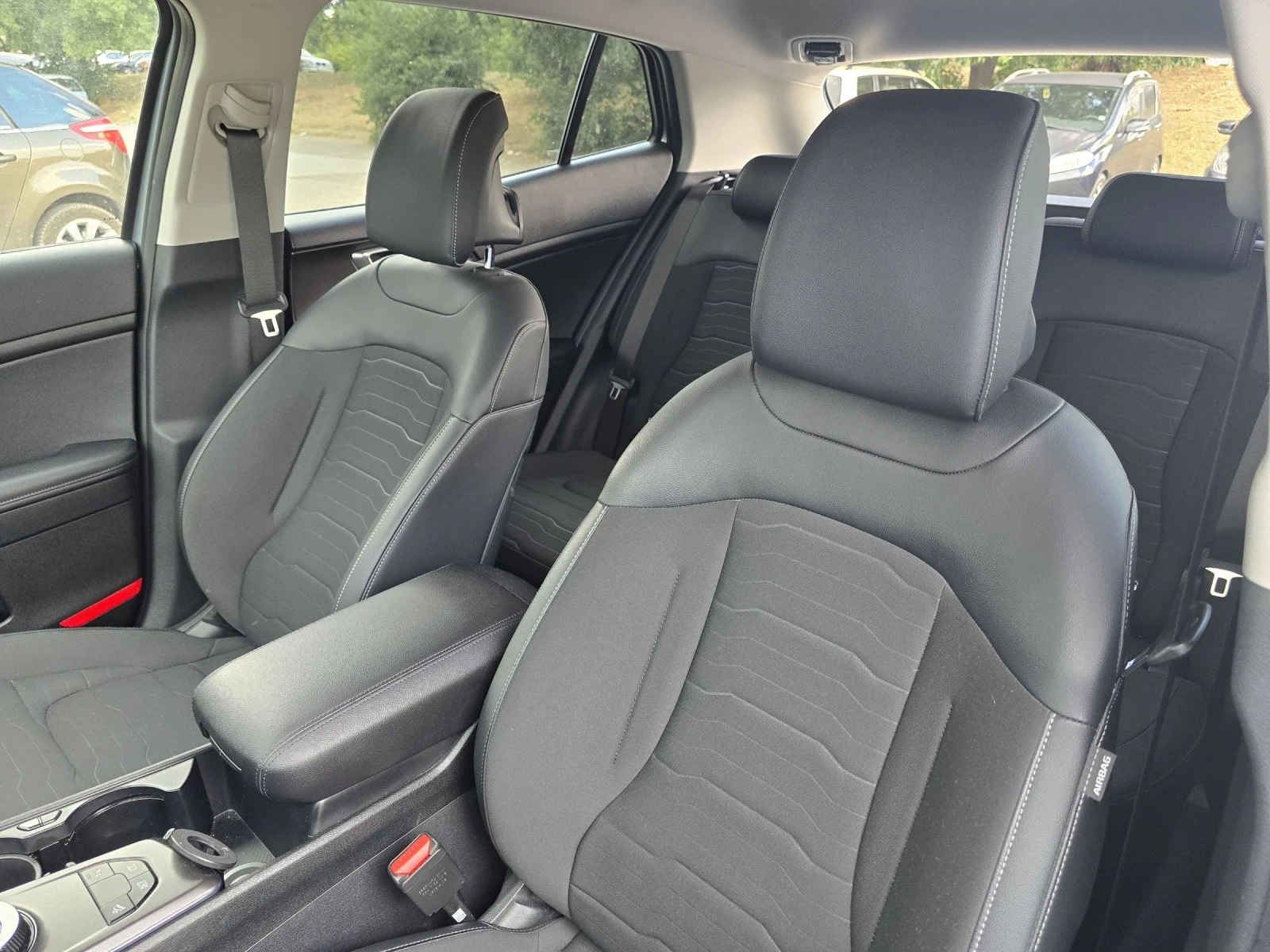 Kia Sportage 1.6 HEV 6AT, снимка 14 - Автомобили и джипове - 55362255