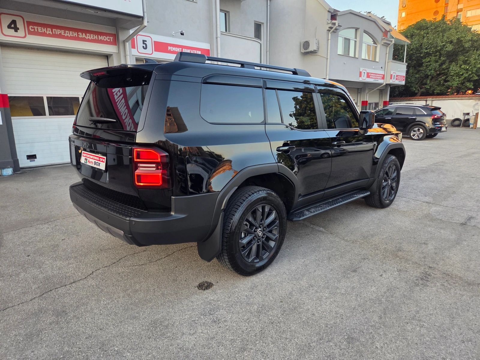 Toyota Land cruiser LC250/2.8d/LUXURY/JBL/HEAD-UP/HOB!!!Гаранция!!!, снимка 5 - Автомобили и джипове - 55501416