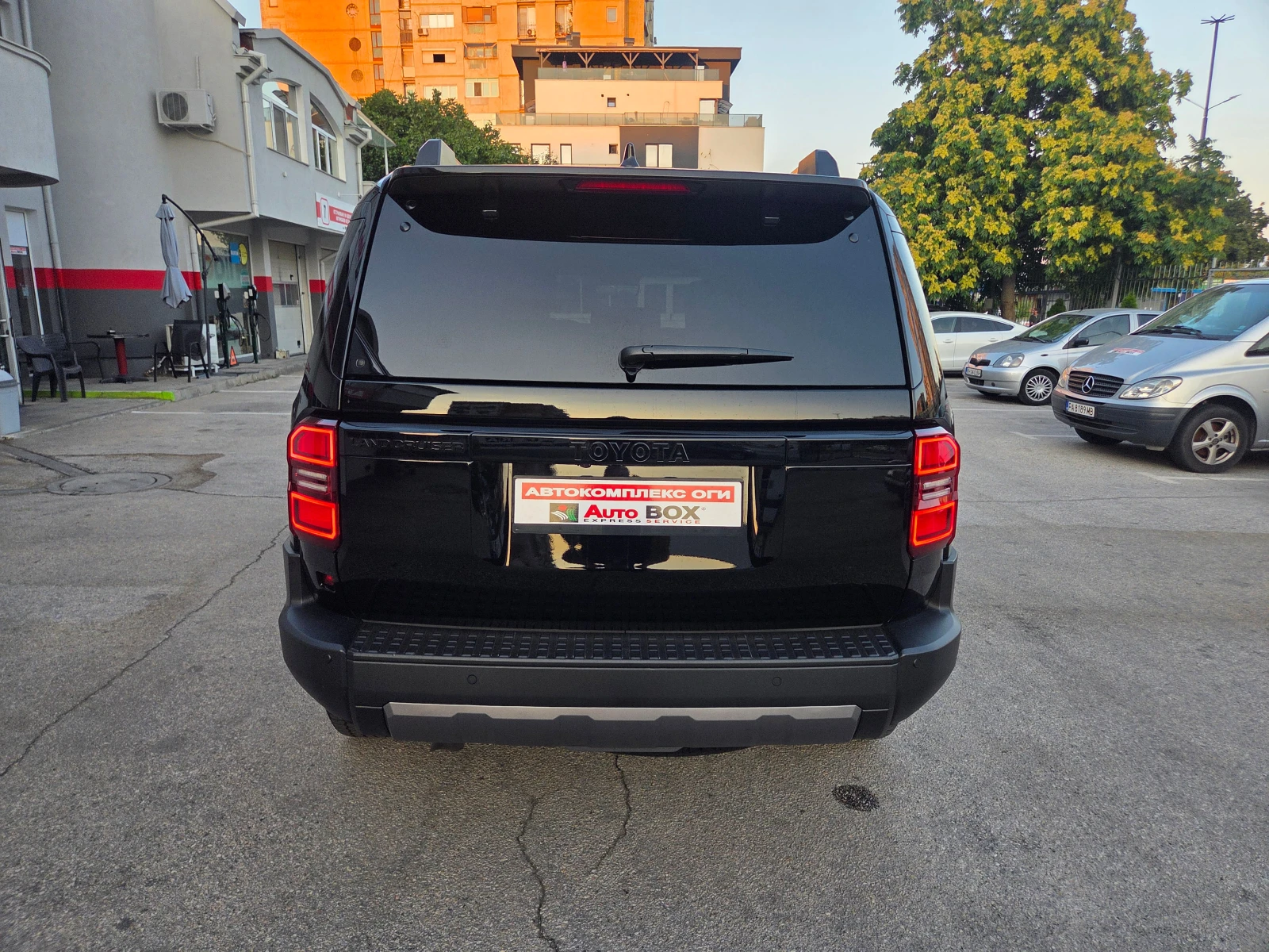 Toyota Land cruiser LC250/2.8d/LUXURY/JBL/HEAD-UP/HOB!!!Гаранция!!!, снимка 4 - Автомобили и джипове - 55501416