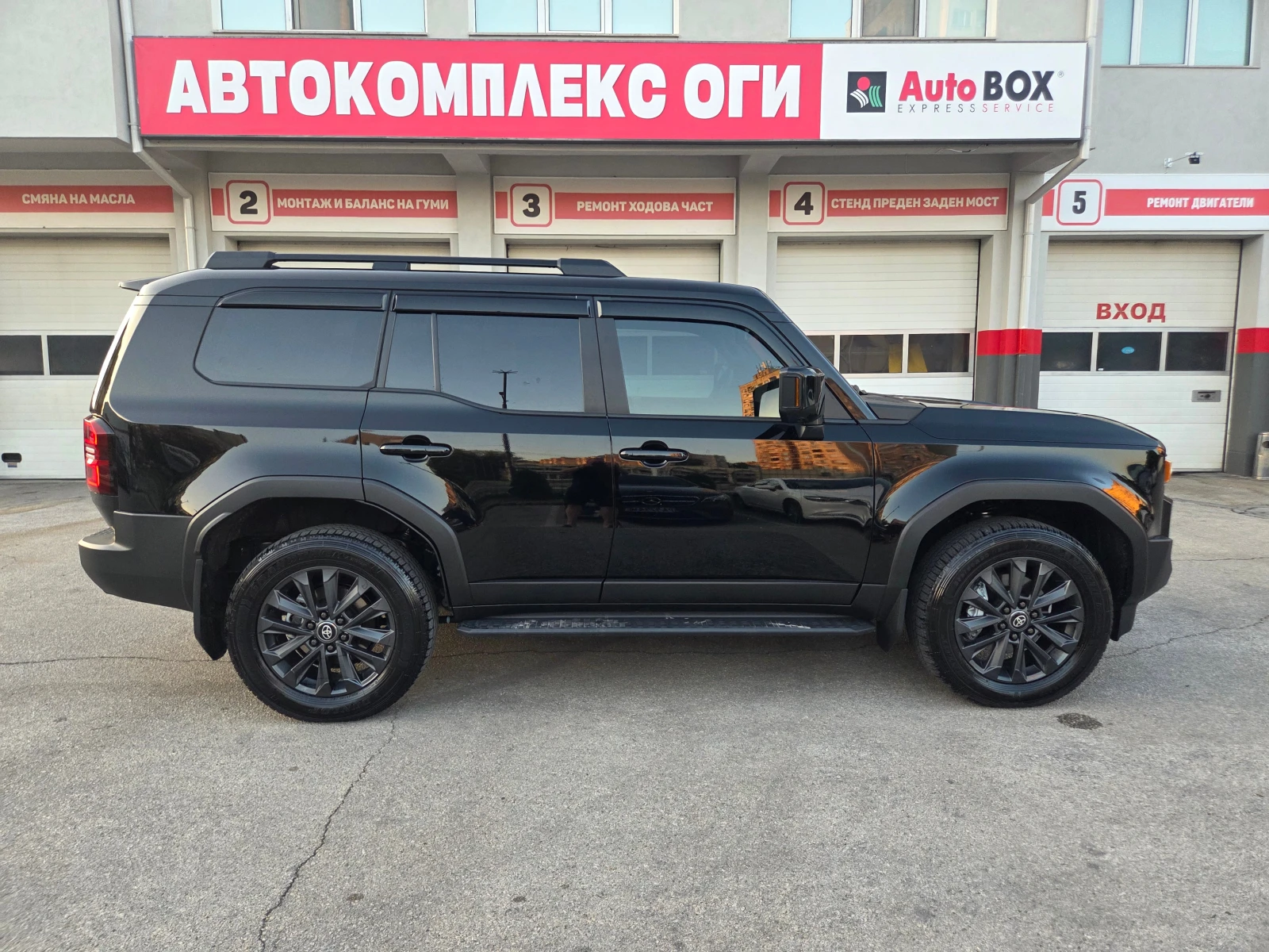 Toyota Land cruiser LC250/2.8d/LUXURY/JBL/HEAD-UP/HOB!!!Гаранция!!!, снимка 6 - Автомобили и джипове - 55501416