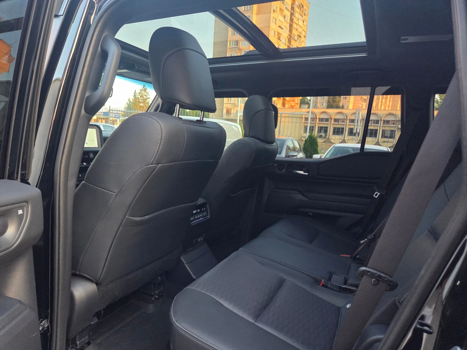 Toyota Land cruiser LC250/2.8d/LUXURY/JBL/HEAD-UP/HOB!!!Гаранция!!!, снимка 17 - Автомобили и джипове - 55501416