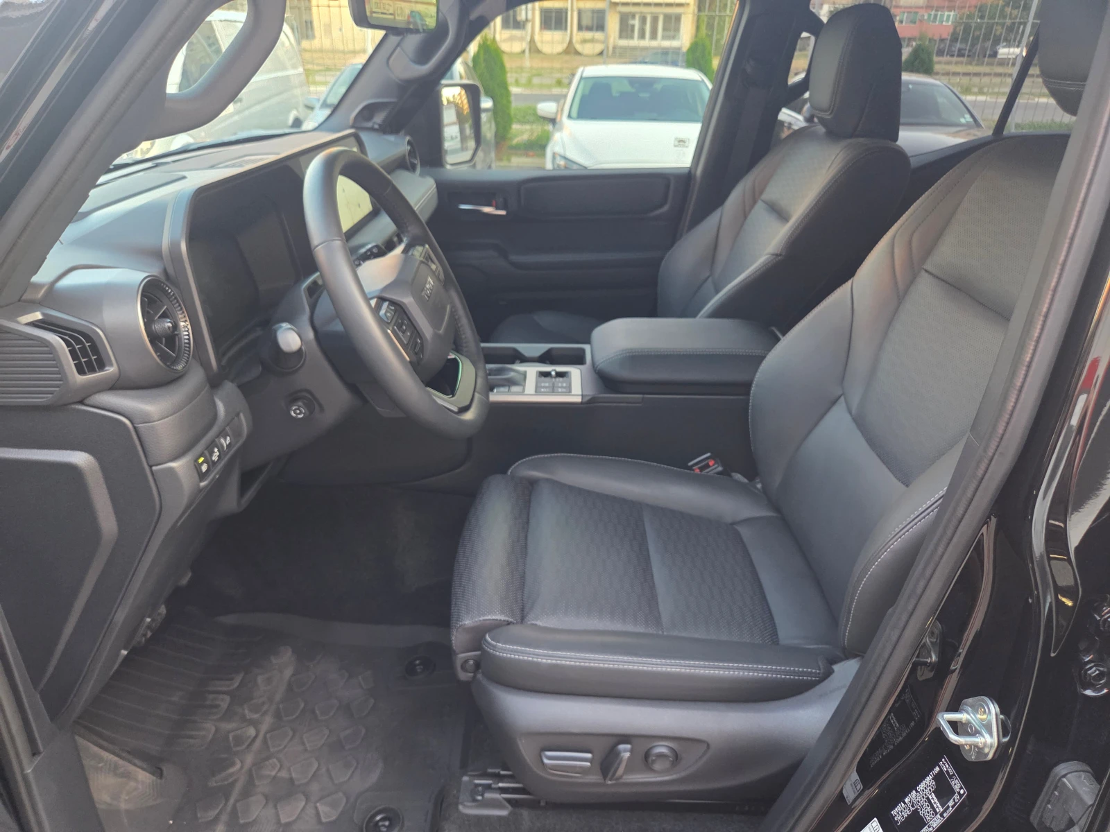Toyota Land cruiser LC250/2.8d/LUXURY/JBL/HEAD-UP/HOB!!!Гаранция!!!, снимка 10 - Автомобили и джипове - 55501416