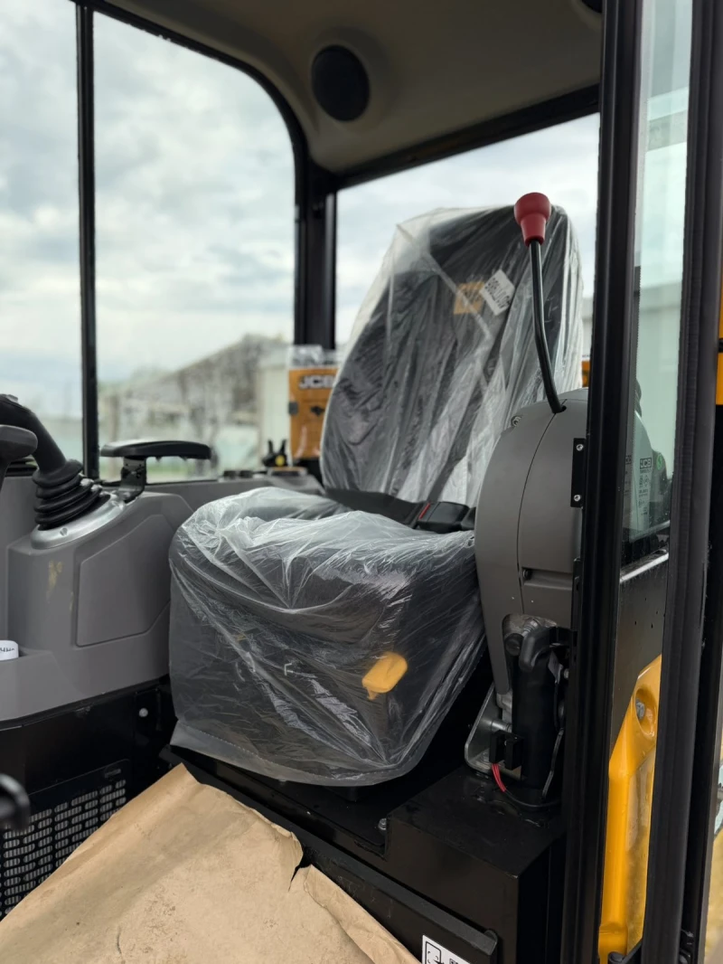 Багер JCB 35Z-1, снимка 9 - Индустриална техника - 51590039