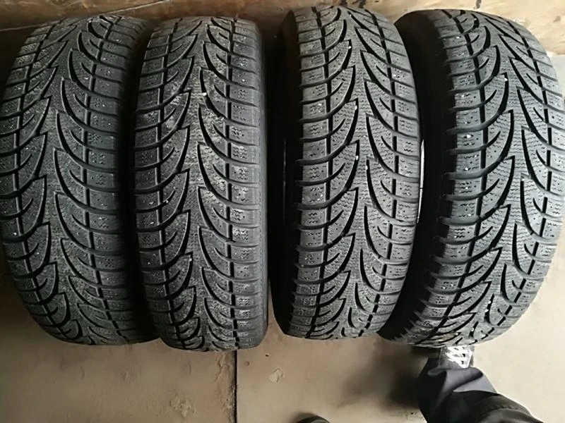 Гуми Зимни 215/70R16, снимка 1 - Гуми и джанти - 23632281