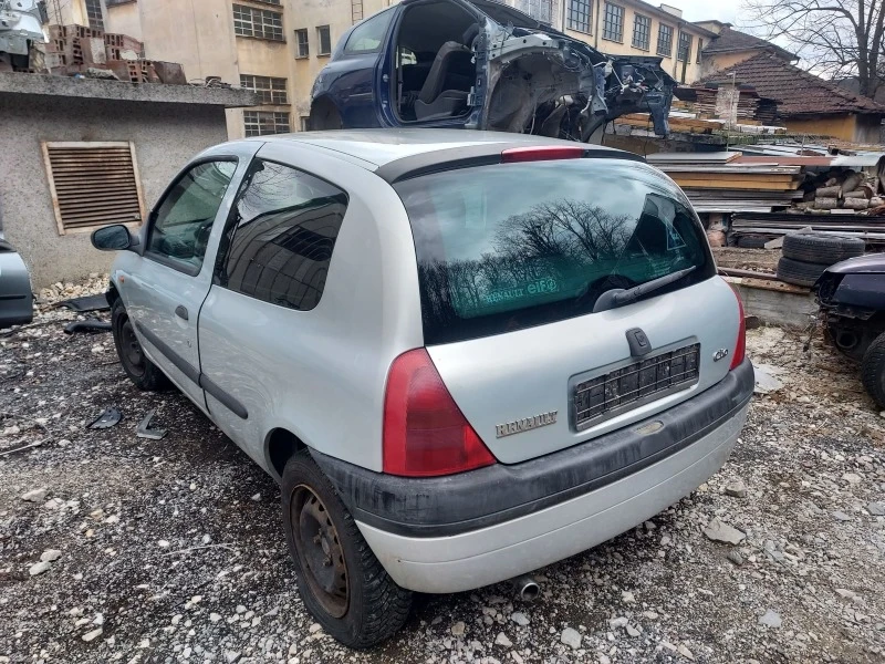 Renault Clio 1.4, снимка 4 - Автомобили и джипове - 44368942