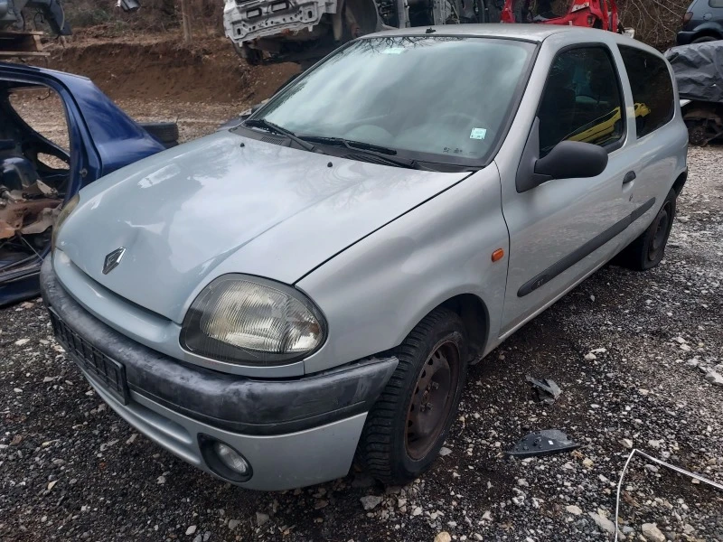 Renault Clio 1.4, снимка 1 - Автомобили и джипове - 44368942