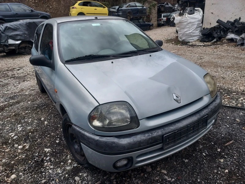 Renault Clio 1.4, снимка 2 - Автомобили и джипове - 44368942