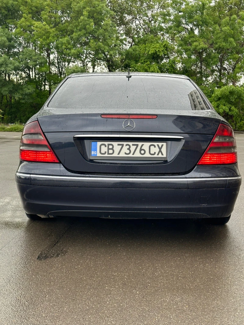 Mercedes-Benz E 220, снимка 5 - Автомобили и джипове - 47119041