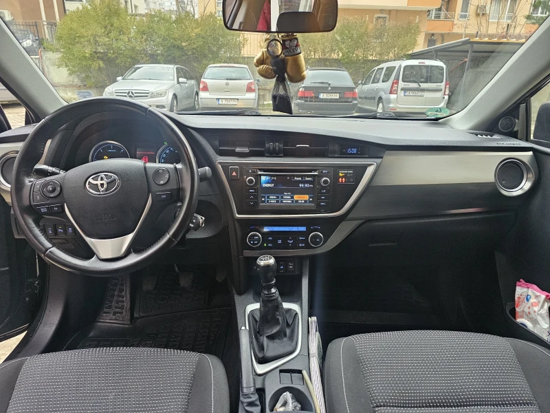 Toyota Auris, снимка 9 - Автомобили и джипове - 48335818