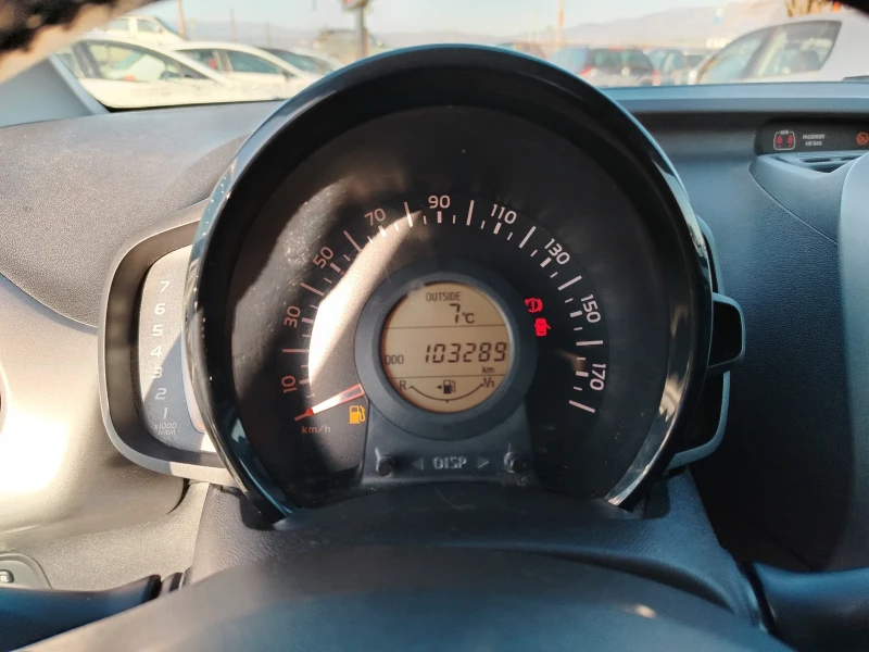 Toyota Aygo 1.0 БЕНЗИН, снимка 16 - Автомобили и джипове - 49174521