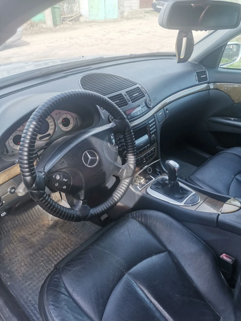 Mercedes-Benz E 270, снимка 3 - Автомобили и джипове - 53009949