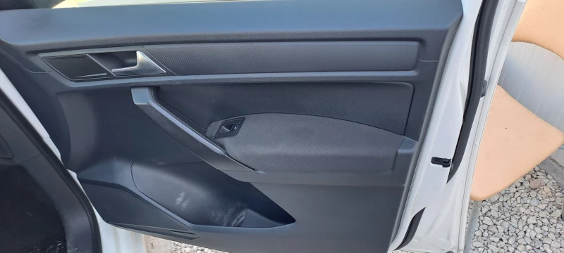 VW Caddy 1.4TGi 6скорости, снимка 12 - Автомобили и джипове - 51361573