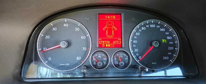 VW Touran 2.0 Ecofuel, снимка 14 - Автомобили и джипове - 53055318