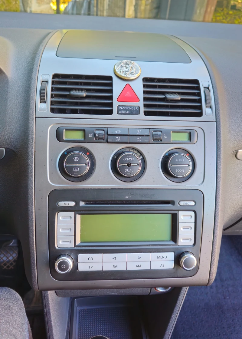 VW Touran 2.0 Ecofuel, снимка 13 - Автомобили и джипове - 53055318